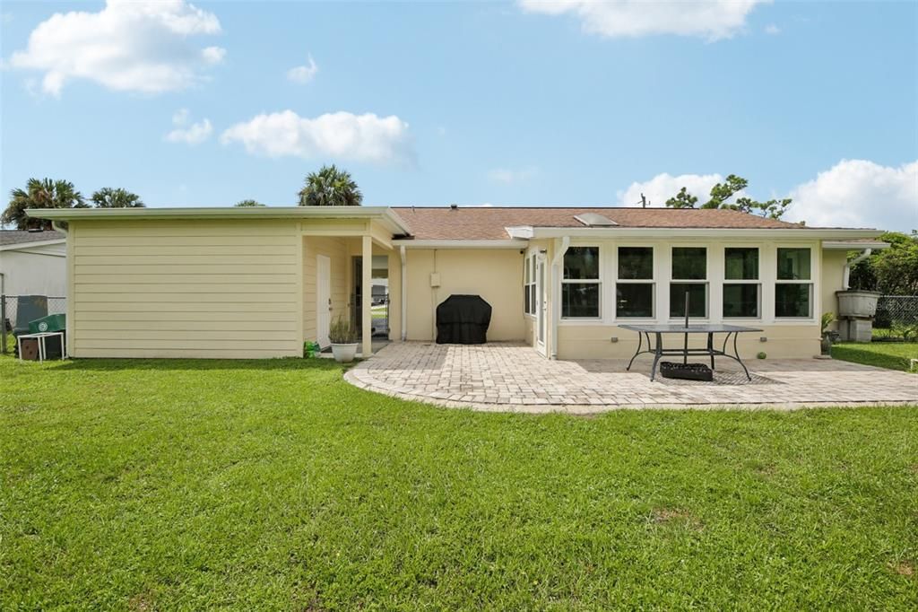 For Sale: $295,000 (2 beds, 2 baths, 1390 Square Feet)