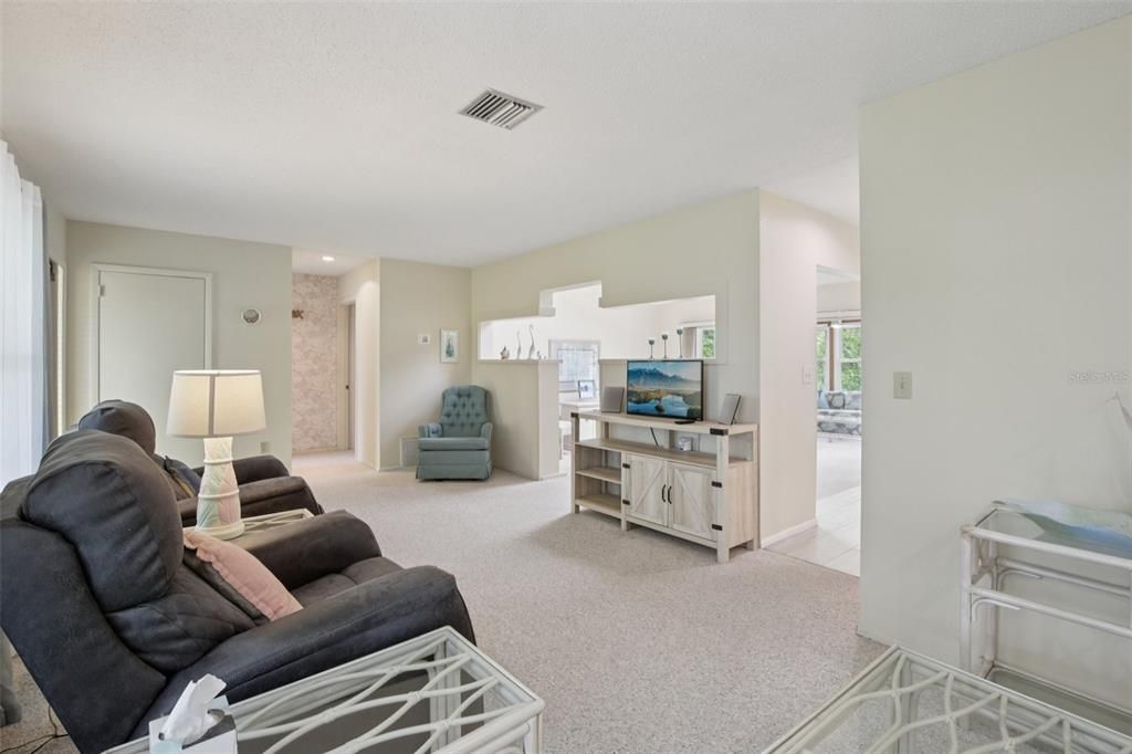 For Sale: $295,000 (2 beds, 2 baths, 1390 Square Feet)