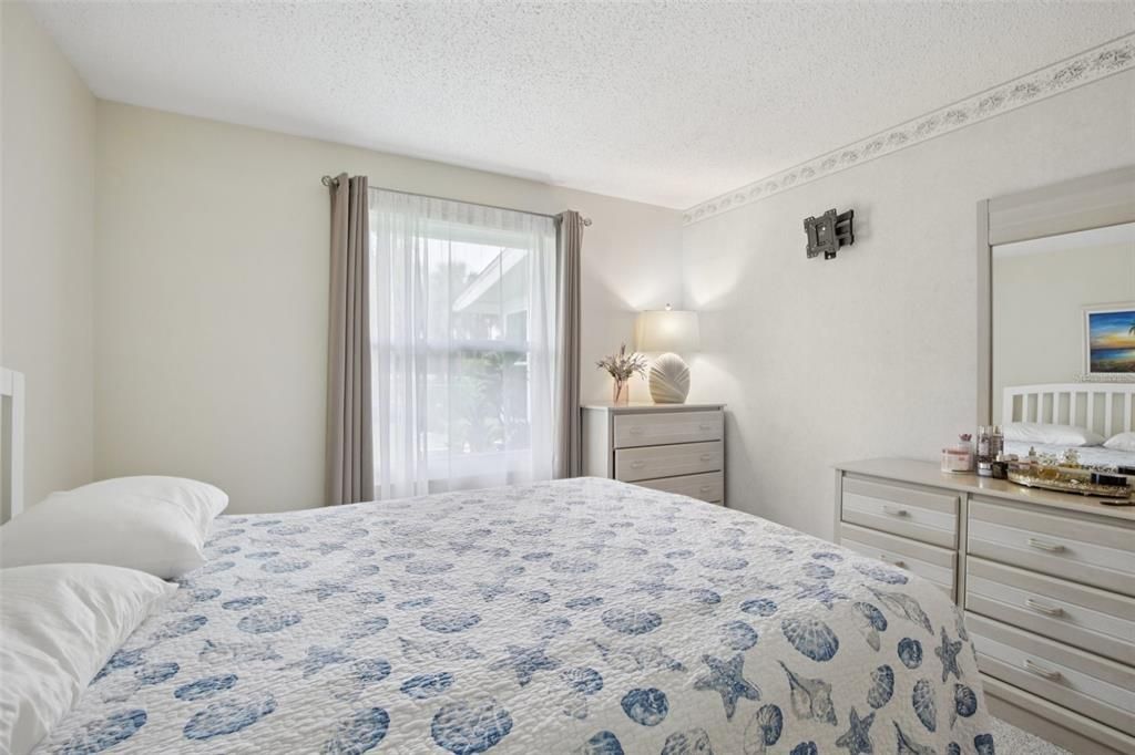 For Sale: $295,000 (2 beds, 2 baths, 1390 Square Feet)