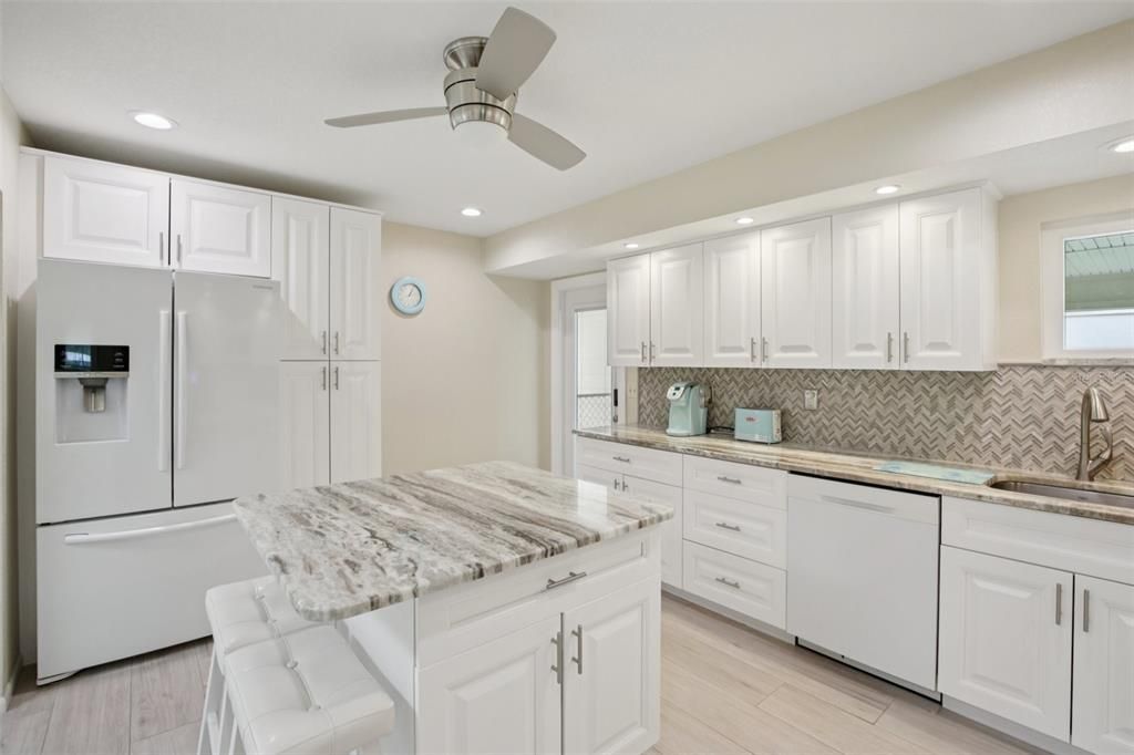 For Sale: $295,000 (2 beds, 2 baths, 1390 Square Feet)
