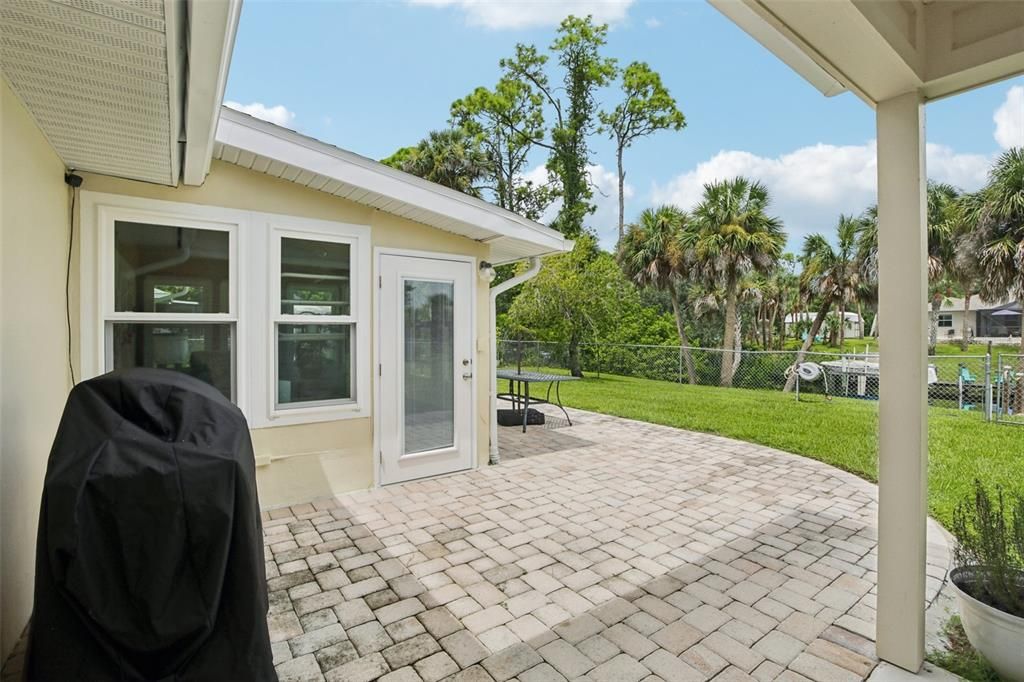 For Sale: $295,000 (2 beds, 2 baths, 1390 Square Feet)
