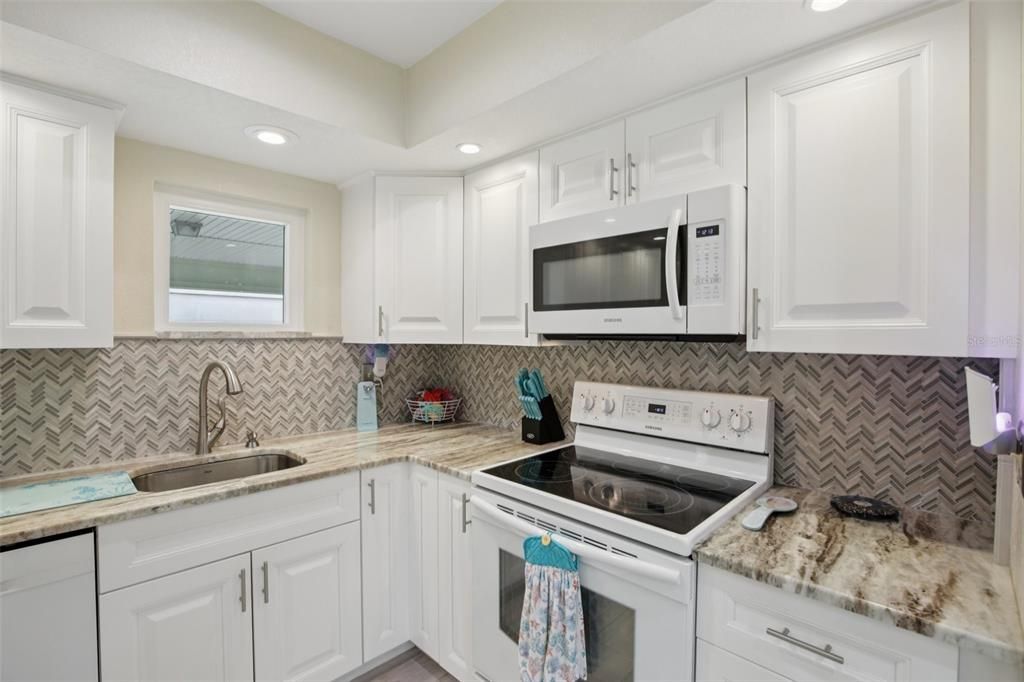 For Sale: $295,000 (2 beds, 2 baths, 1390 Square Feet)