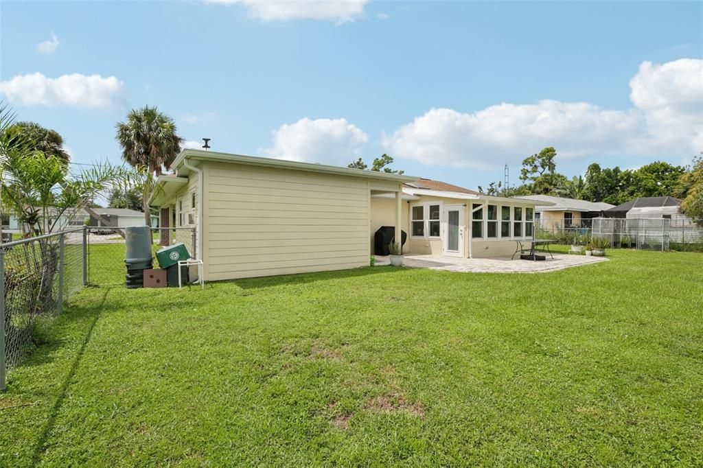 For Sale: $295,000 (2 beds, 2 baths, 1390 Square Feet)