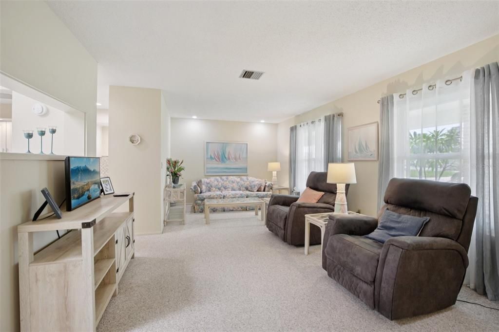 For Sale: $295,000 (2 beds, 2 baths, 1390 Square Feet)