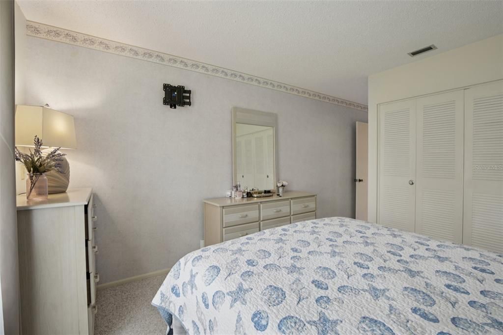 For Sale: $295,000 (2 beds, 2 baths, 1390 Square Feet)