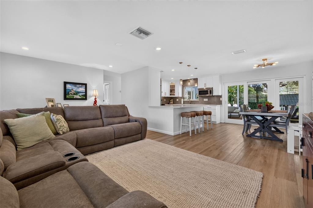 En Venta: $449,000 (2 camas, 2 baños, 1291 Pies cuadrados)