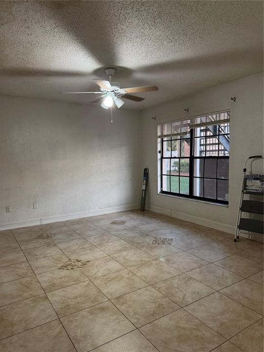 For Rent: $1,600 (2 beds, 1 baths, 800 Square Feet)