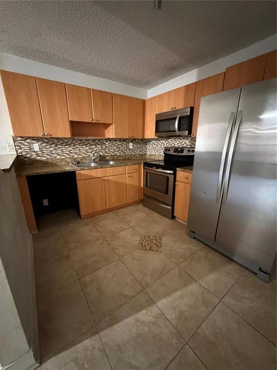 For Rent: $1,600 (2 beds, 1 baths, 800 Square Feet)
