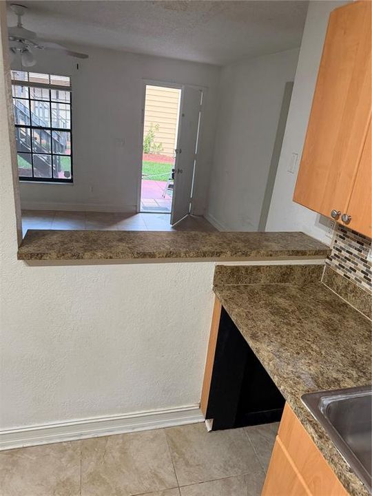 For Rent: $1,600 (2 beds, 1 baths, 800 Square Feet)