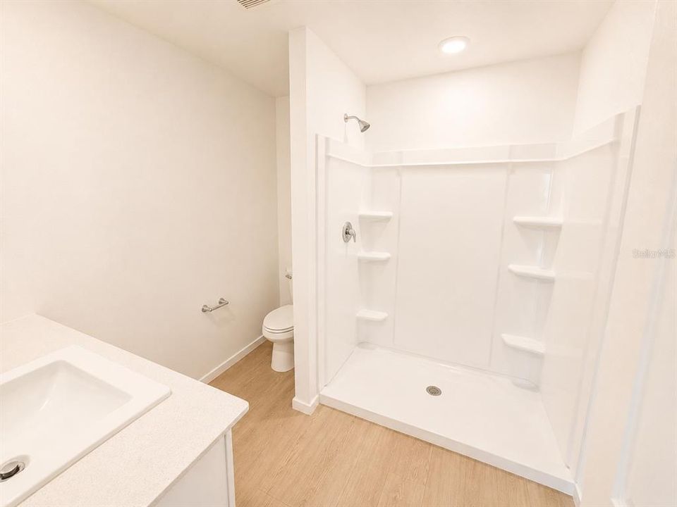 For Rent: $2,200 (4 beds, 2 baths, 1733 Square Feet)
