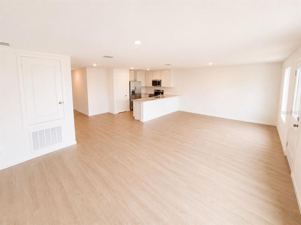 For Rent: $2,200 (4 beds, 2 baths, 1733 Square Feet)