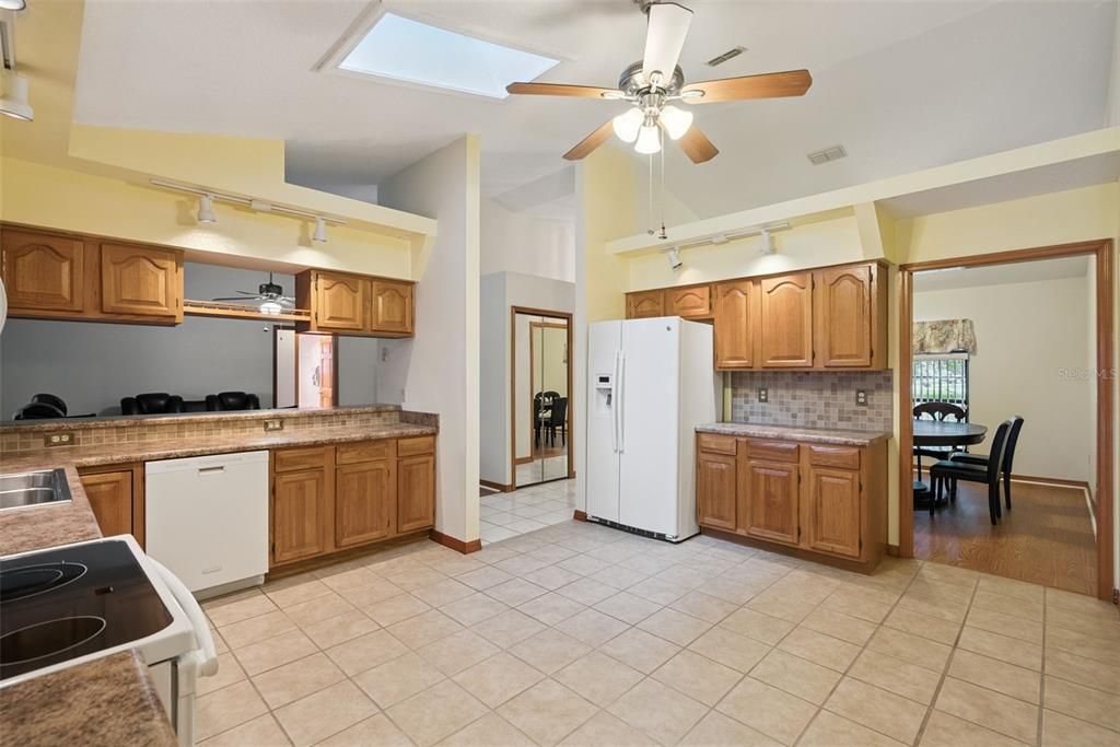 En Venta: $410,000 (3 camas, 3 baños, 2149 Pies cuadrados)