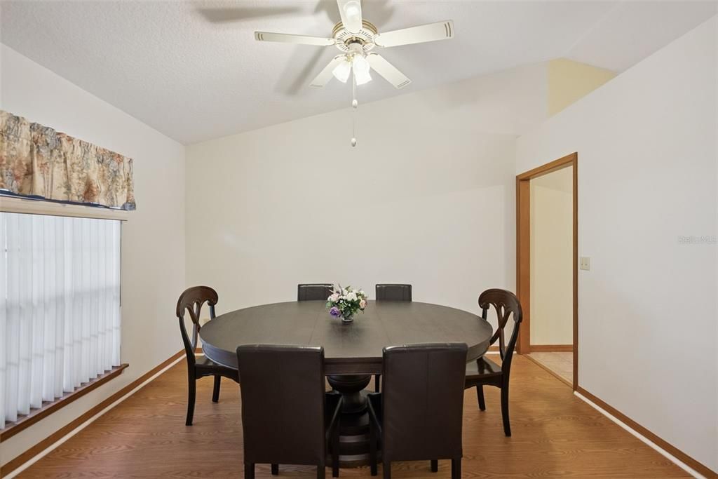 En Venta: $410,000 (3 camas, 3 baños, 2149 Pies cuadrados)