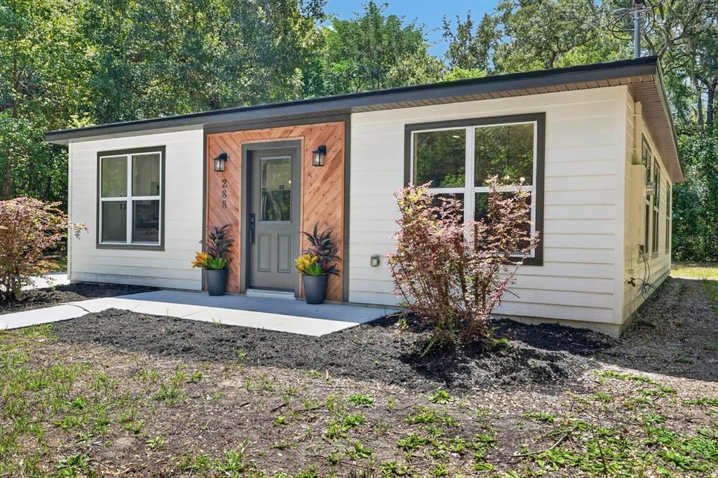 For Sale: $259,900 (2 beds, 1 baths, 1110 Square Feet)