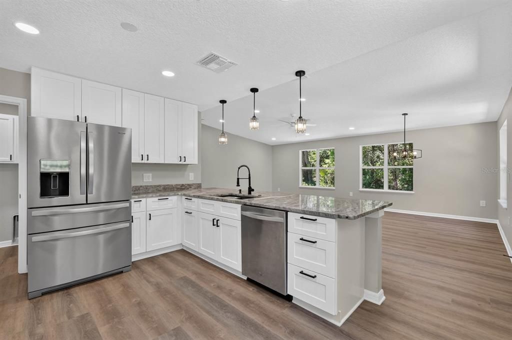 For Sale: $259,900 (2 beds, 1 baths, 1110 Square Feet)