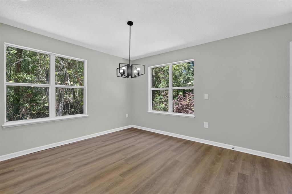 For Sale: $259,900 (2 beds, 1 baths, 1110 Square Feet)