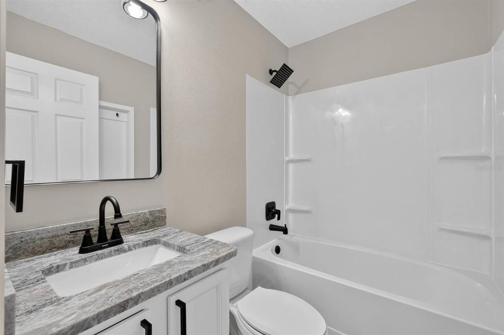 For Sale: $259,900 (2 beds, 1 baths, 1110 Square Feet)