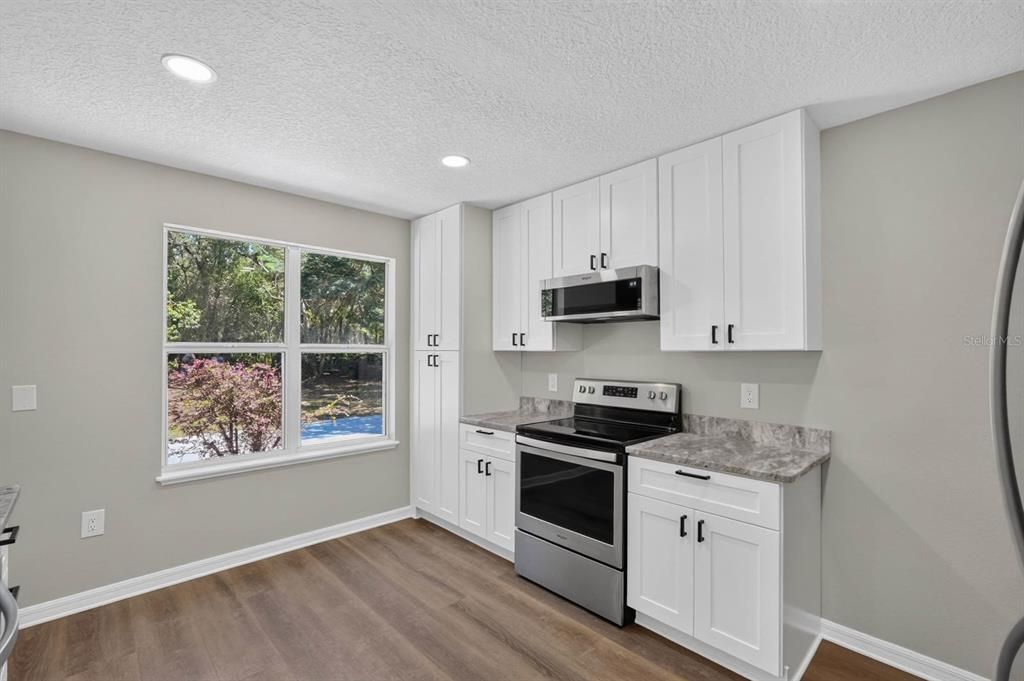 For Sale: $259,900 (2 beds, 1 baths, 1110 Square Feet)