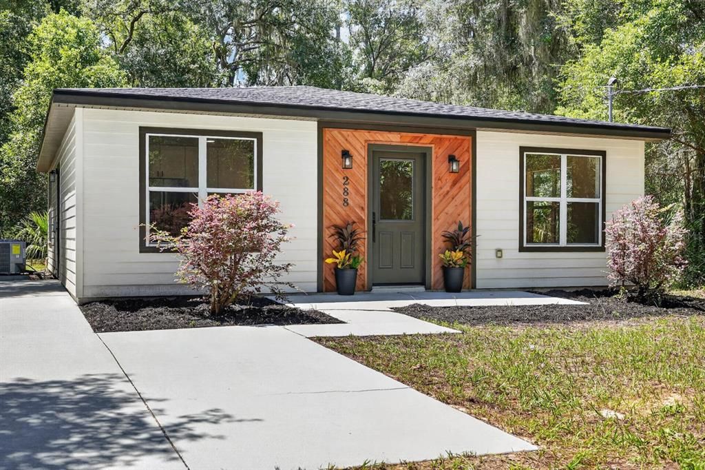 For Sale: $259,900 (2 beds, 1 baths, 1110 Square Feet)