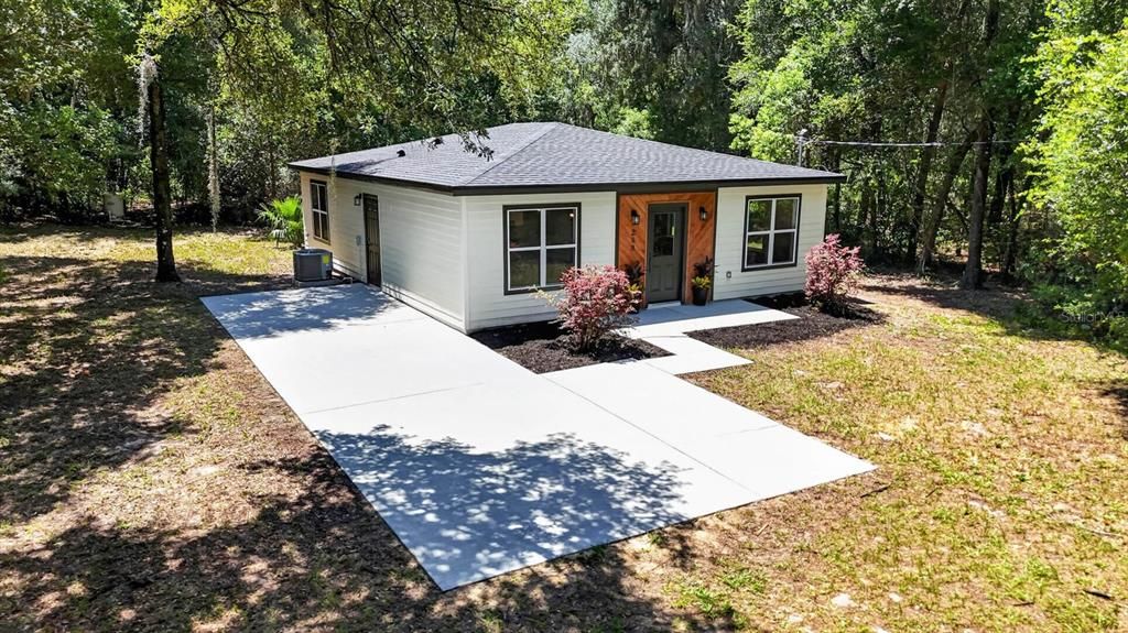 For Sale: $259,900 (2 beds, 1 baths, 1110 Square Feet)