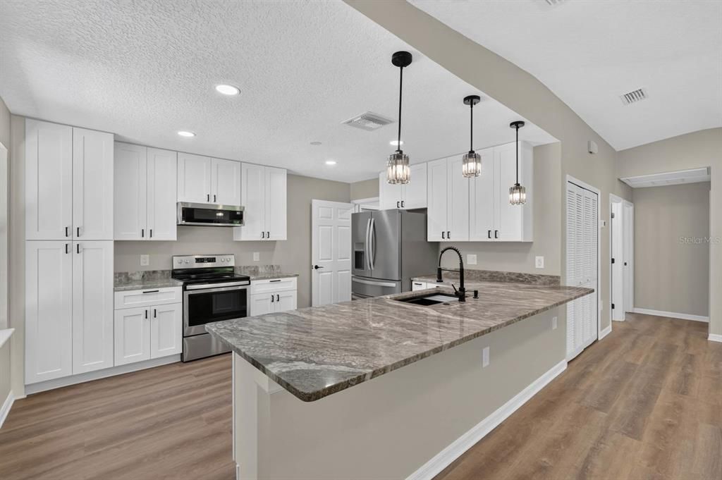 For Sale: $259,900 (2 beds, 1 baths, 1110 Square Feet)