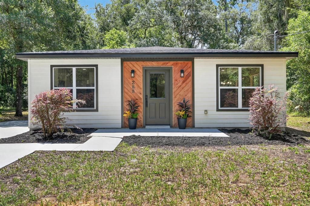 For Sale: $259,900 (2 beds, 1 baths, 1110 Square Feet)