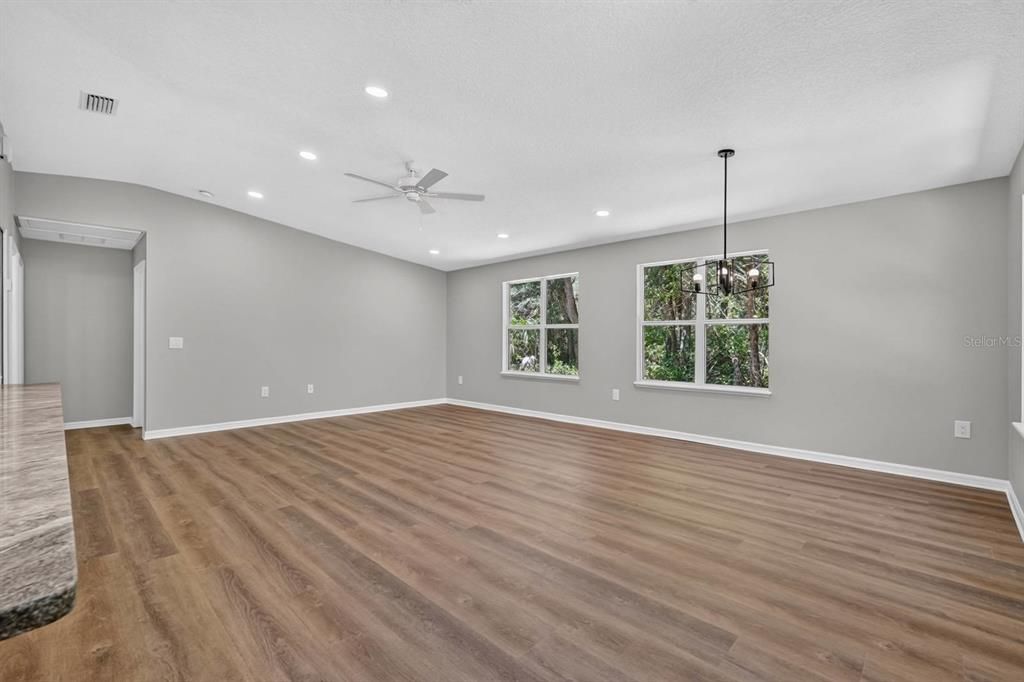 For Sale: $259,900 (2 beds, 1 baths, 1110 Square Feet)
