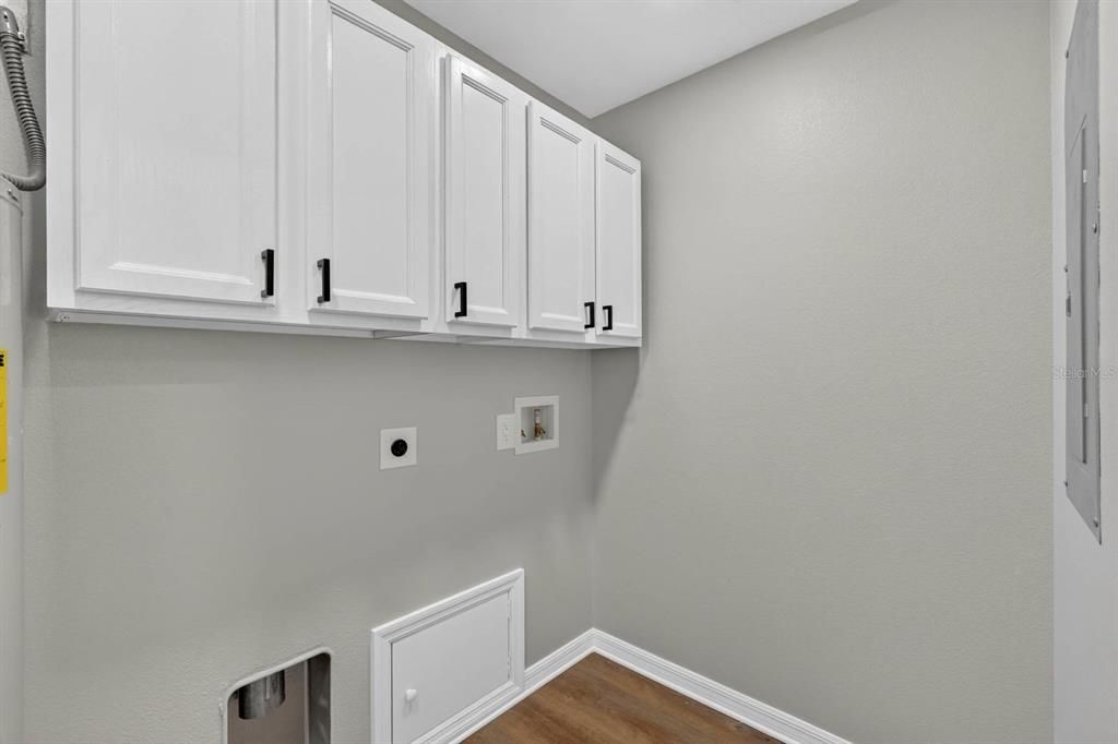 For Sale: $259,900 (2 beds, 1 baths, 1110 Square Feet)