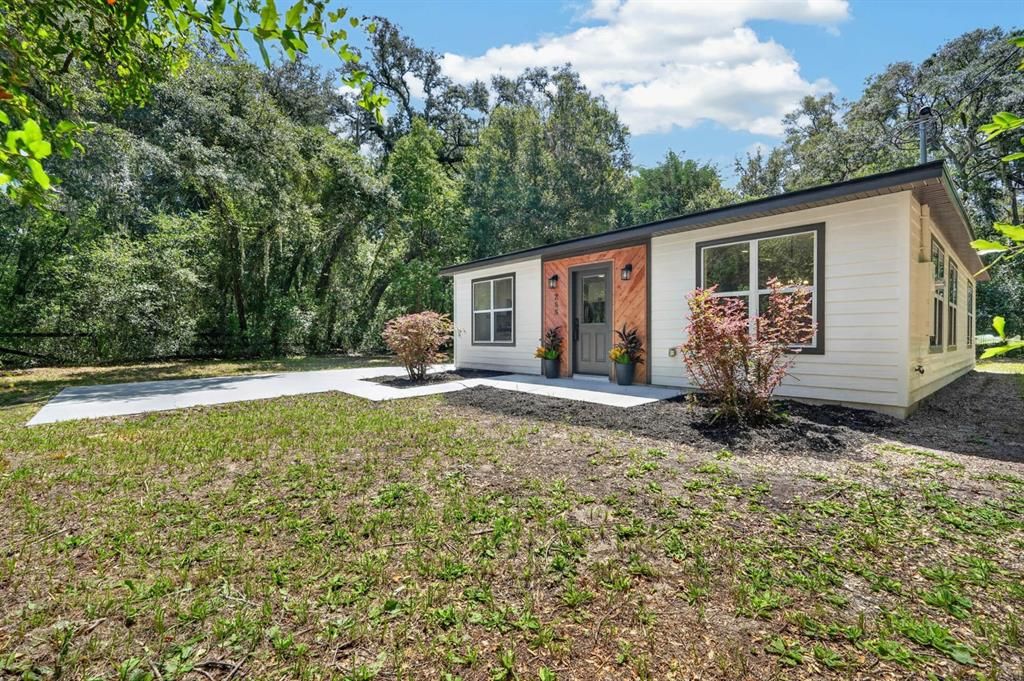 For Sale: $259,900 (2 beds, 1 baths, 1110 Square Feet)