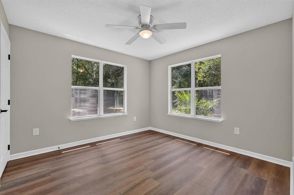 For Sale: $259,900 (2 beds, 1 baths, 1110 Square Feet)