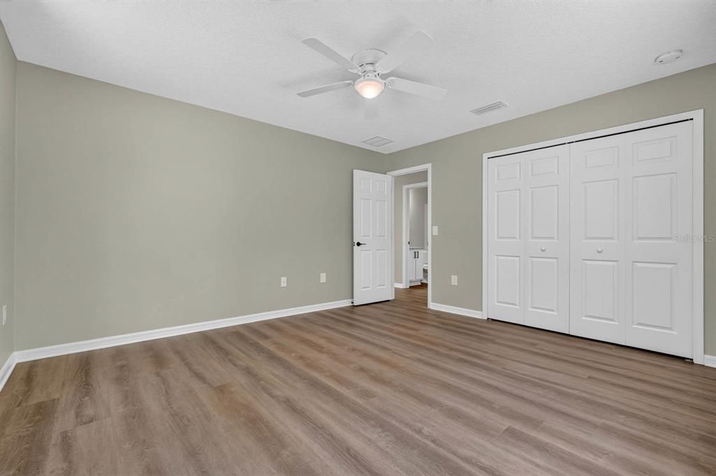 For Sale: $259,900 (2 beds, 1 baths, 1110 Square Feet)