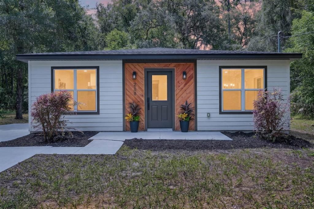 For Sale: $259,900 (2 beds, 1 baths, 1110 Square Feet)