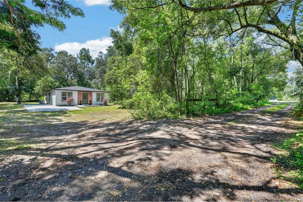 For Sale: $259,900 (2 beds, 1 baths, 1110 Square Feet)