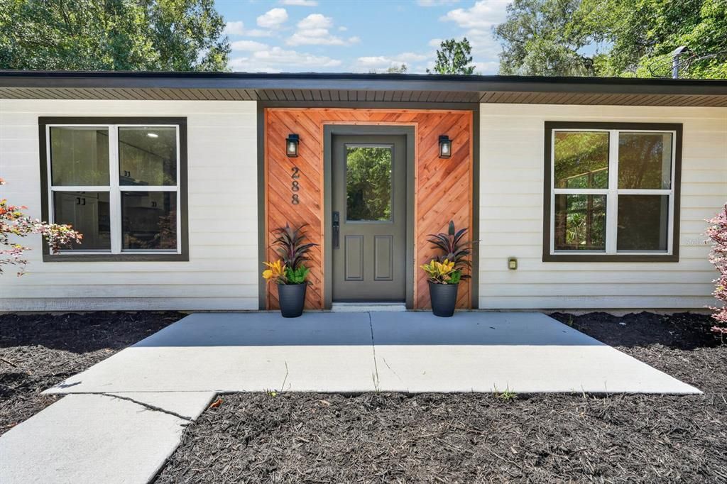 For Sale: $259,900 (2 beds, 1 baths, 1110 Square Feet)