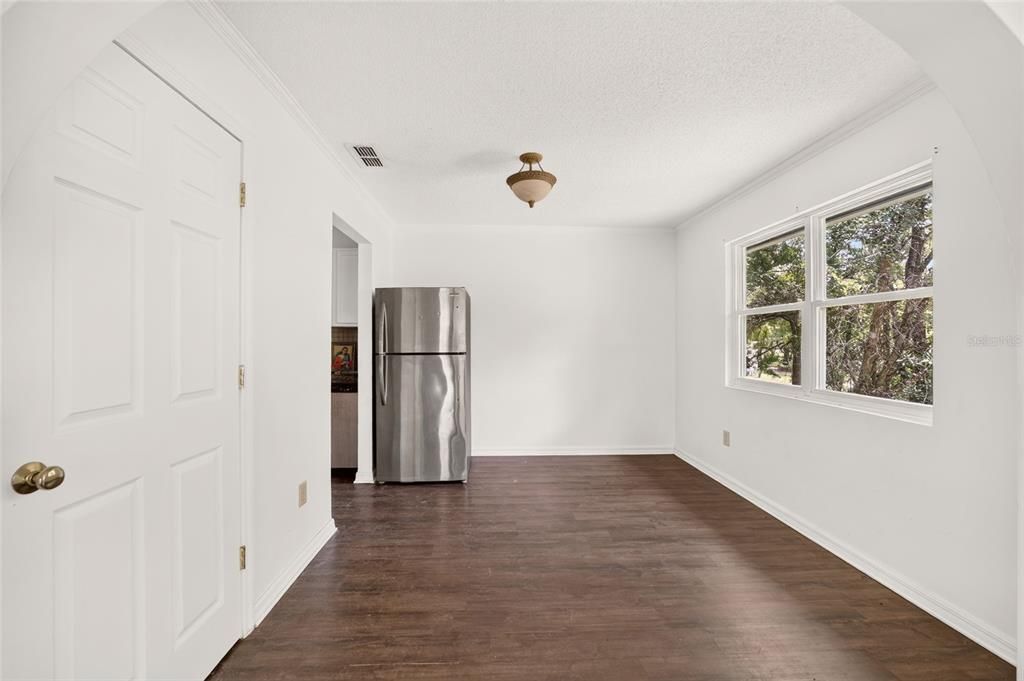 待售: $229,000 (3 贝兹, 2 浴室, 1184 平方英尺)