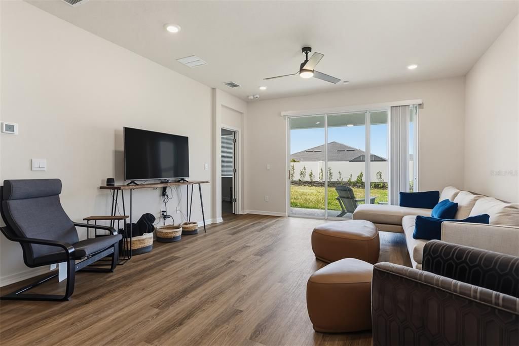 For Sale: $360,000 (3 beds, 2 baths, 1569 Square Feet)