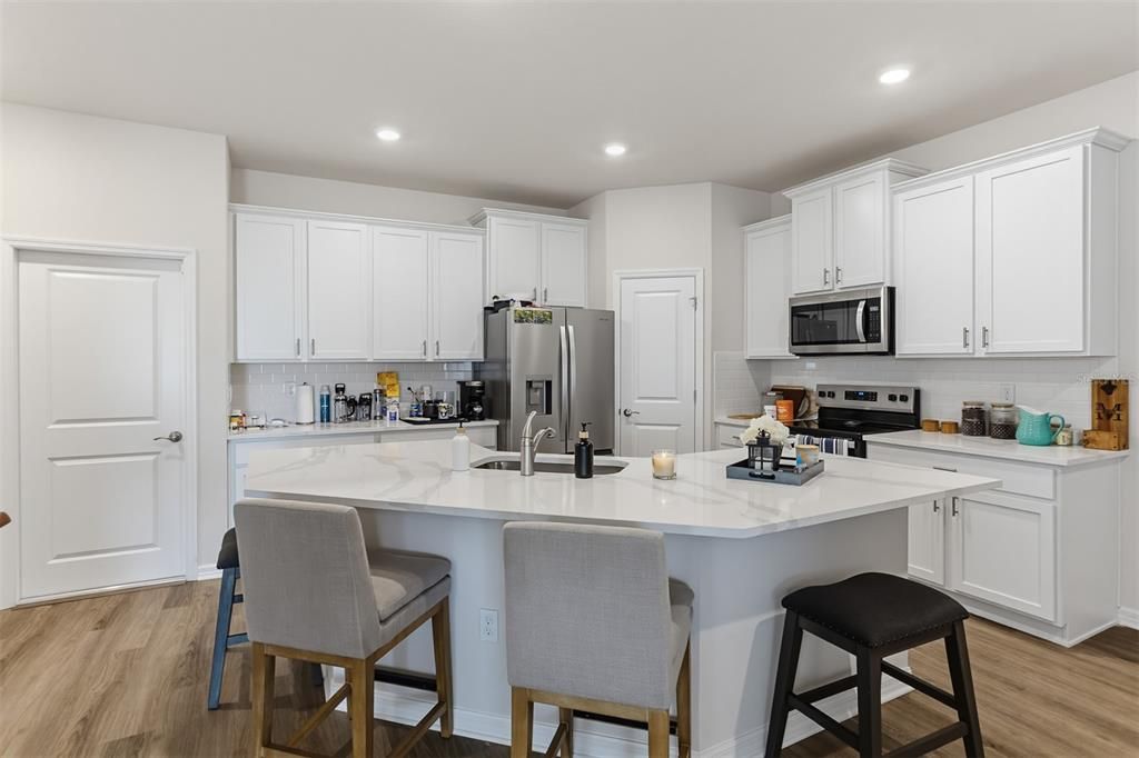 For Sale: $360,000 (3 beds, 2 baths, 1569 Square Feet)