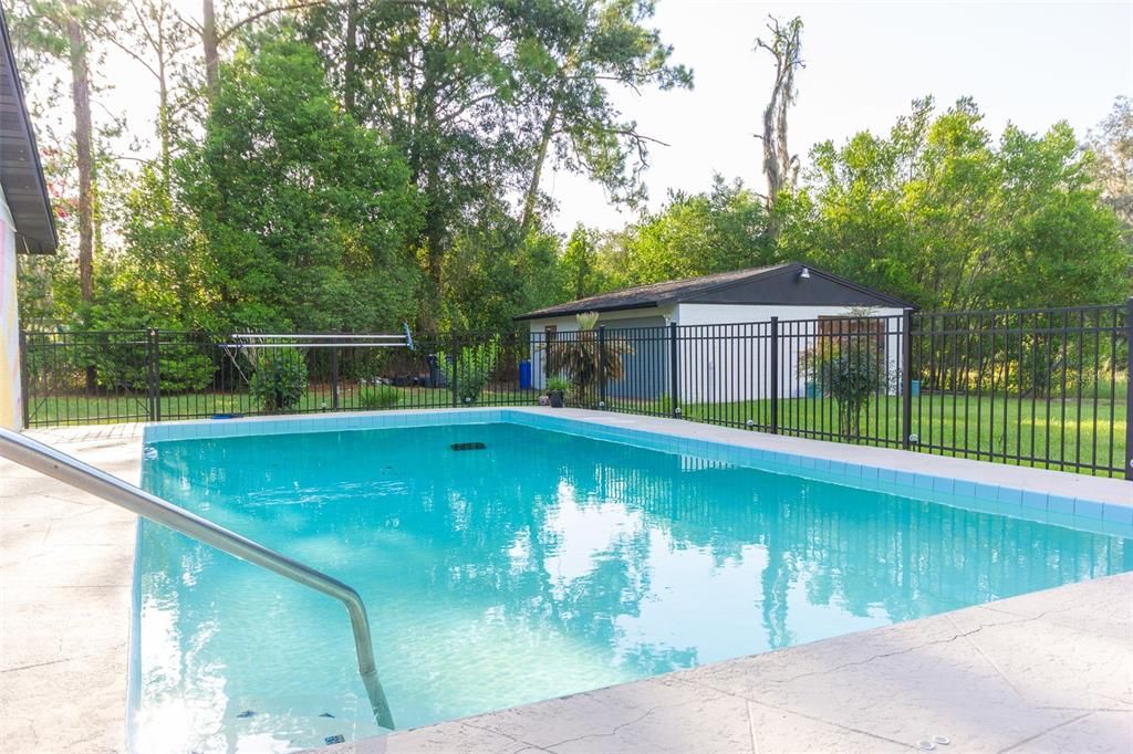 For Sale: $529,000 (5 beds, 2 baths, 2586 Square Feet)
