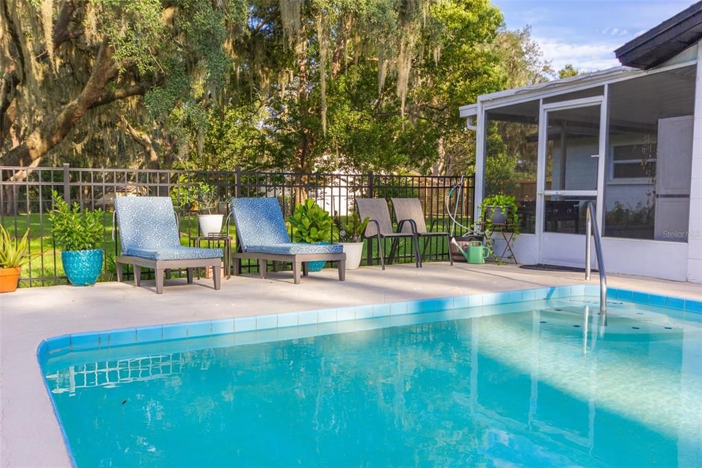 For Sale: $529,000 (5 beds, 2 baths, 2586 Square Feet)