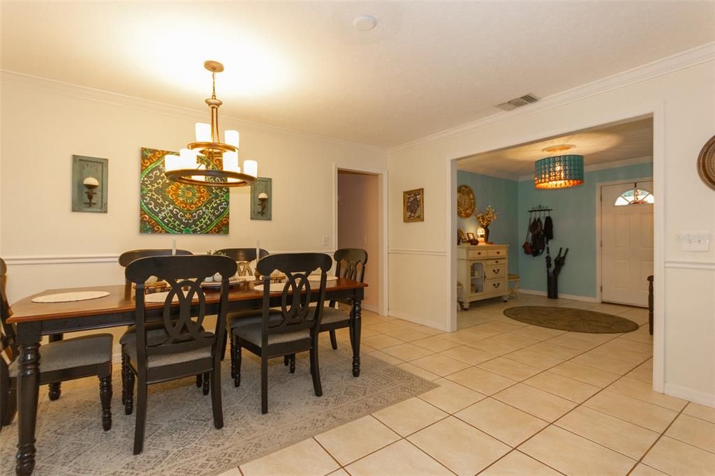 For Sale: $529,000 (5 beds, 2 baths, 2586 Square Feet)