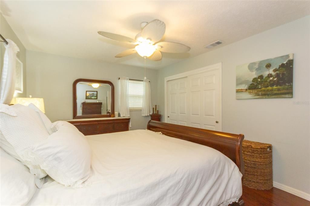 For Sale: $529,000 (5 beds, 2 baths, 2586 Square Feet)