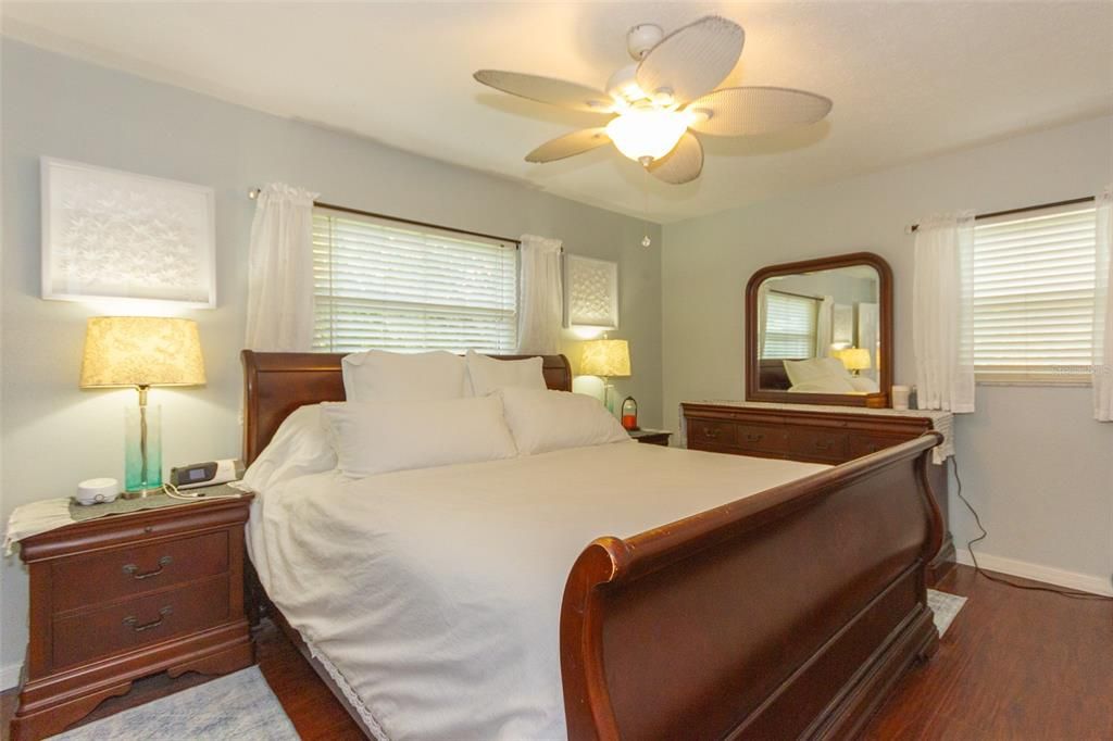 For Sale: $529,000 (5 beds, 2 baths, 2586 Square Feet)