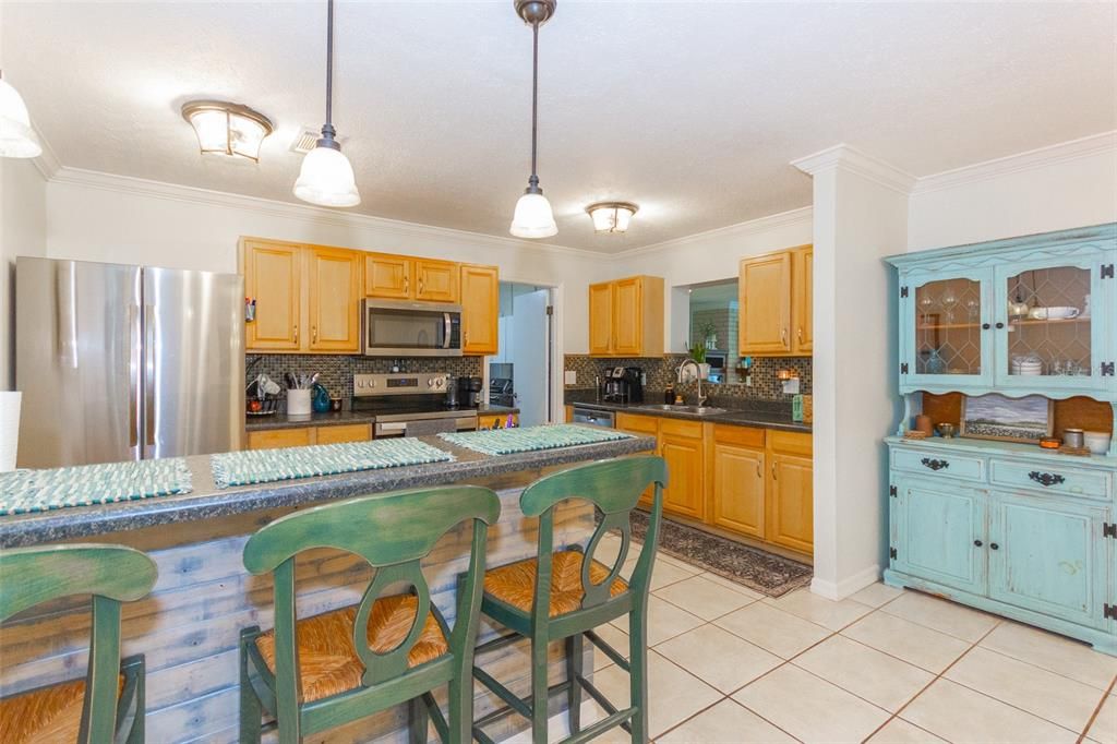 For Sale: $529,000 (5 beds, 2 baths, 2586 Square Feet)