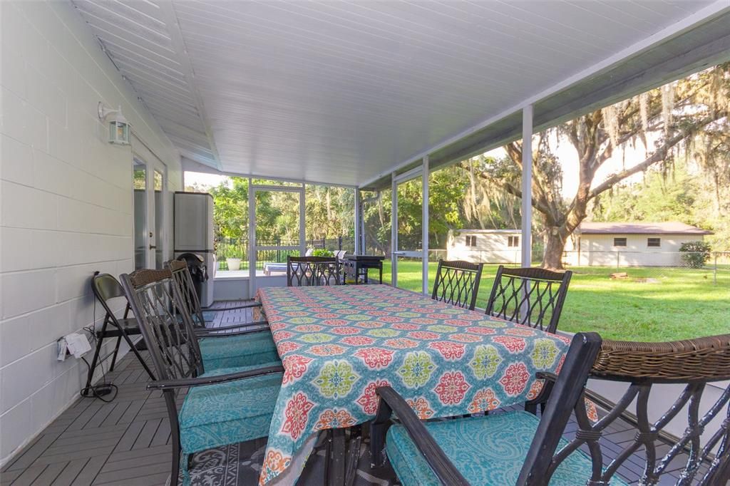 For Sale: $529,000 (5 beds, 2 baths, 2586 Square Feet)