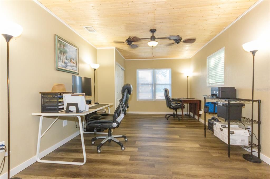 For Sale: $529,000 (5 beds, 2 baths, 2586 Square Feet)