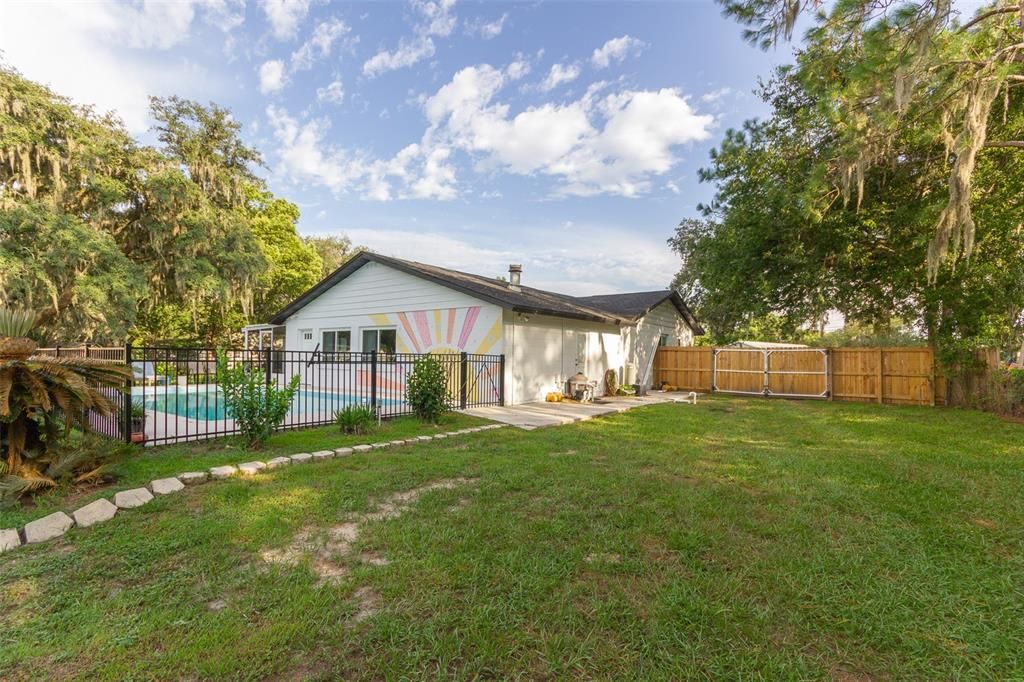 For Sale: $529,000 (5 beds, 2 baths, 2586 Square Feet)