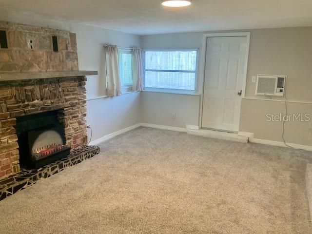 For Sale: $132,000 (2 beds, 2 baths, 962 Square Feet)