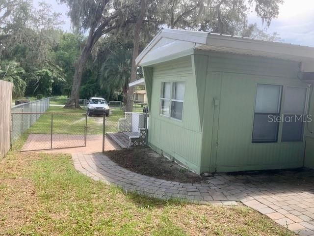 For Sale: $132,000 (2 beds, 2 baths, 962 Square Feet)
