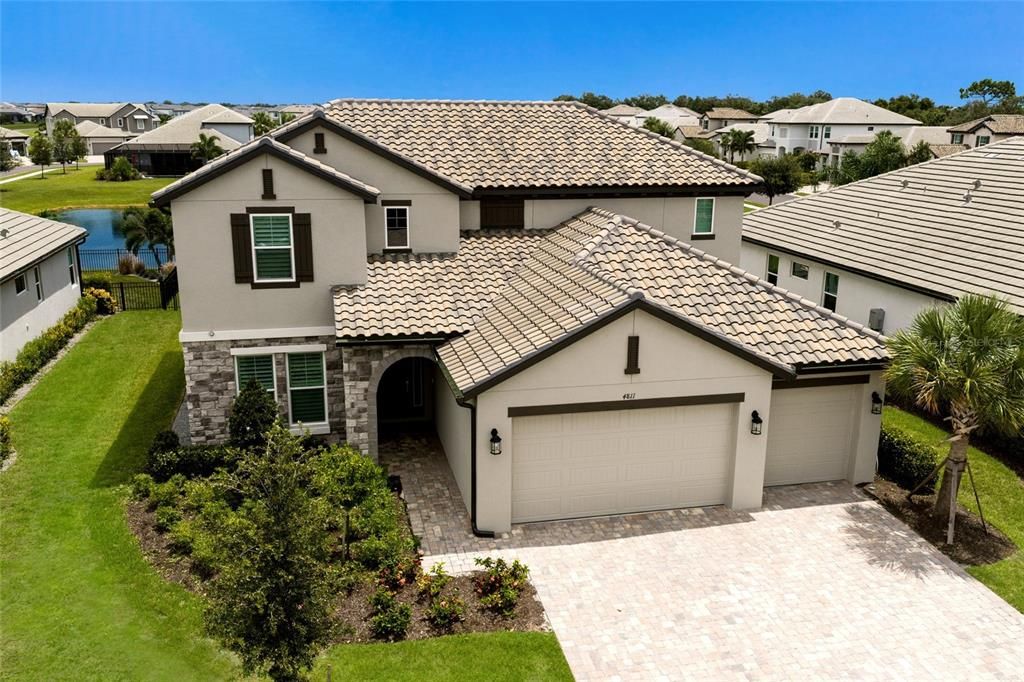For Sale: $895,000 (4 beds, 3 baths, 3697 Square Feet)