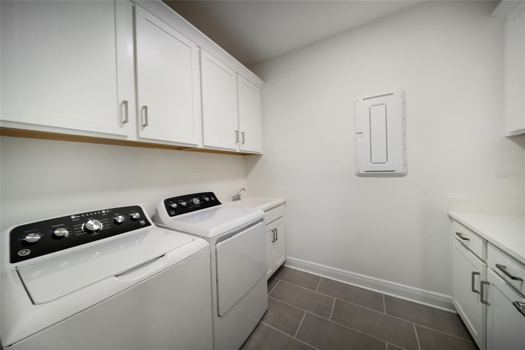 For Sale: $895,000 (4 beds, 3 baths, 3697 Square Feet)